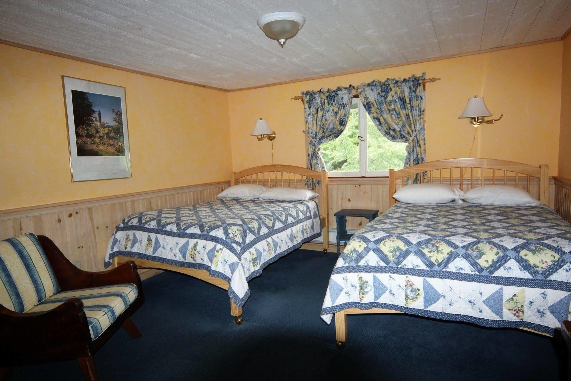 Blue Gentian Lodge At Magic Mountain Londonderry エクステリア 写真